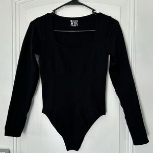 OQQ Black Long Sleeve Bodysuit. Size M